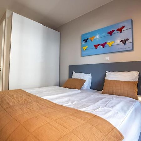 Home Away, Light And Bright Cadzand Bagian luar foto