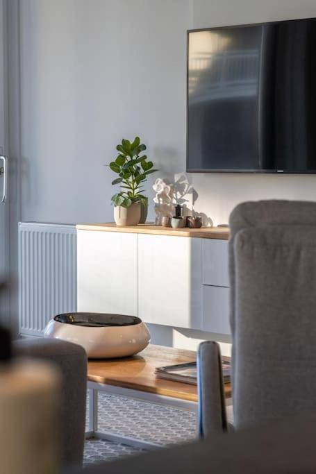 Home Away, Light And Bright Cadzand Bagian luar foto
