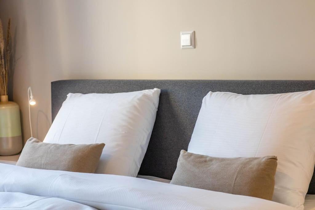 Home Away, Light And Bright Cadzand Bagian luar foto