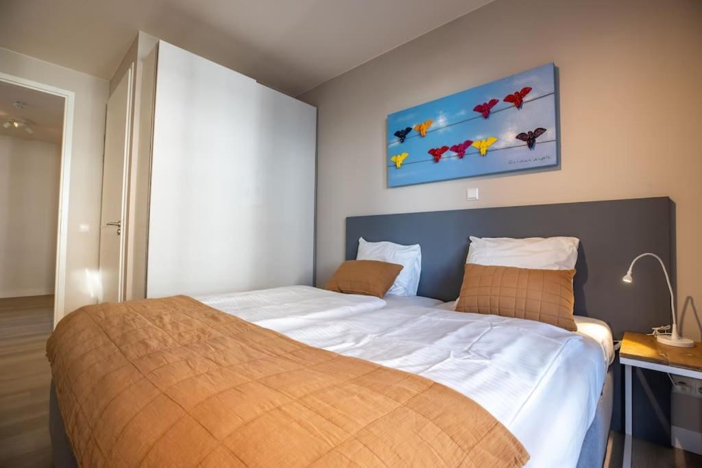 Home Away, Light And Bright Cadzand Bagian luar foto