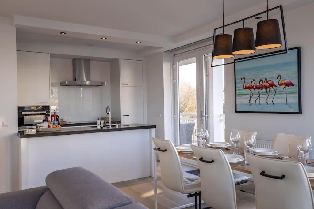 Home Away, Light And Bright Cadzand Bagian luar foto