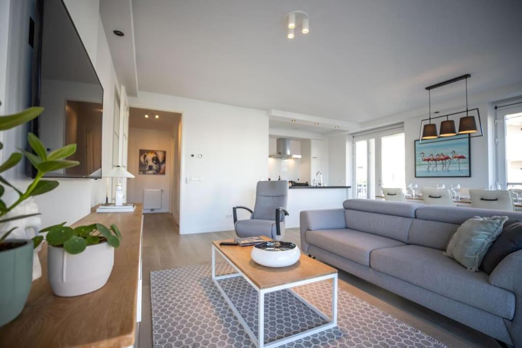 Home Away, Light And Bright Cadzand Bagian luar foto