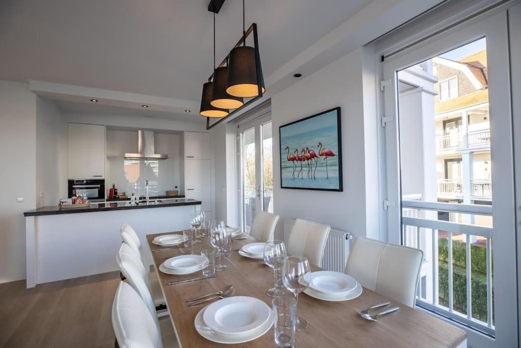 Home Away, Light And Bright Cadzand Bagian luar foto