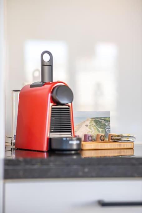 Home Away, Light And Bright Cadzand Bagian luar foto