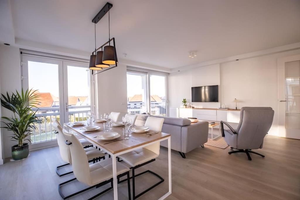 Home Away, Light And Bright Cadzand Bagian luar foto