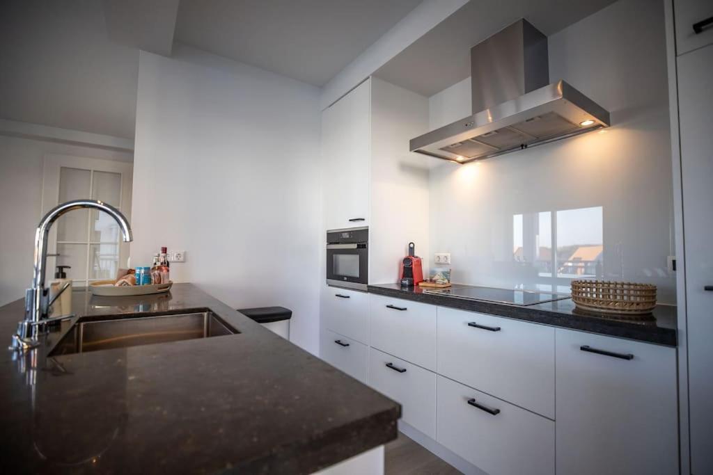Home Away, Light And Bright Cadzand Bagian luar foto