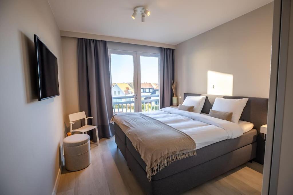 Home Away, Light And Bright Cadzand Bagian luar foto