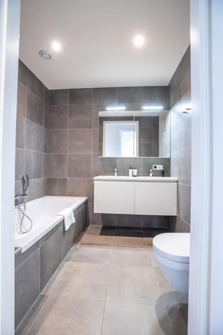 Home Away, Light And Bright Cadzand Bagian luar foto
