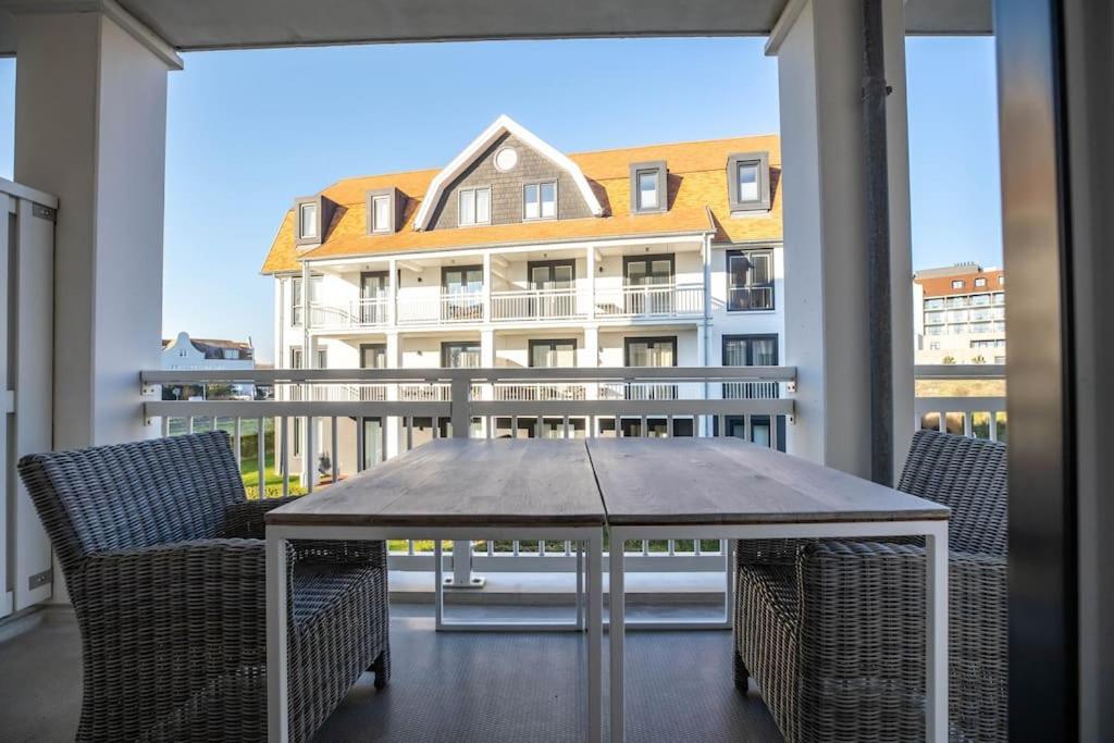 Home Away, Light And Bright Cadzand Bagian luar foto