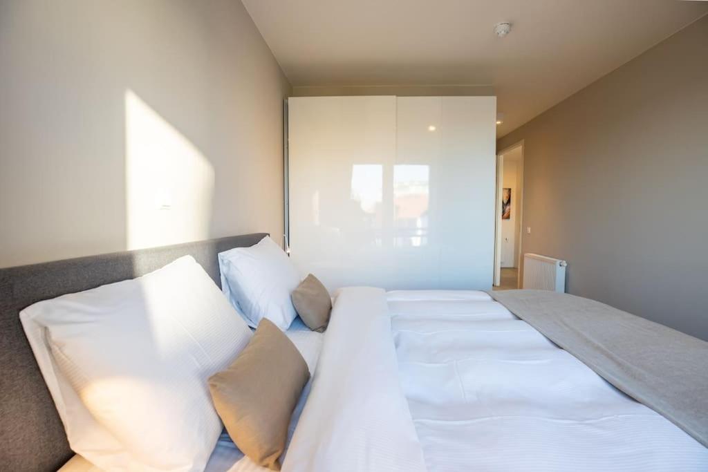 Home Away, Light And Bright Cadzand Bagian luar foto