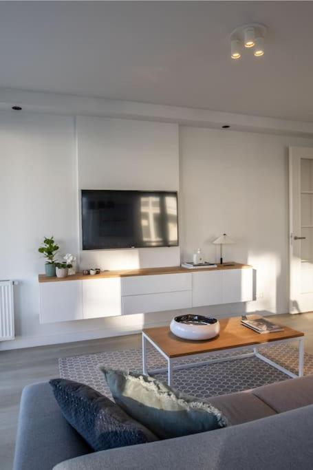 Home Away, Light And Bright Cadzand Bagian luar foto