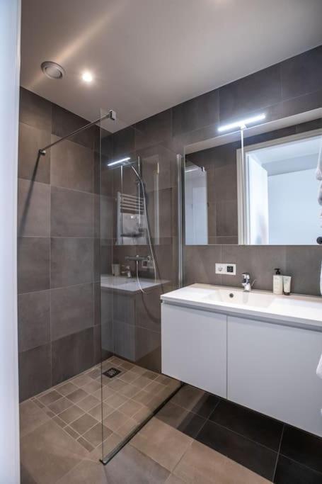 Home Away, Light And Bright Cadzand Bagian luar foto